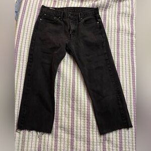 Women’s Levi’s black 505’s. 33x34 Raw Hem. Lint does not collect.